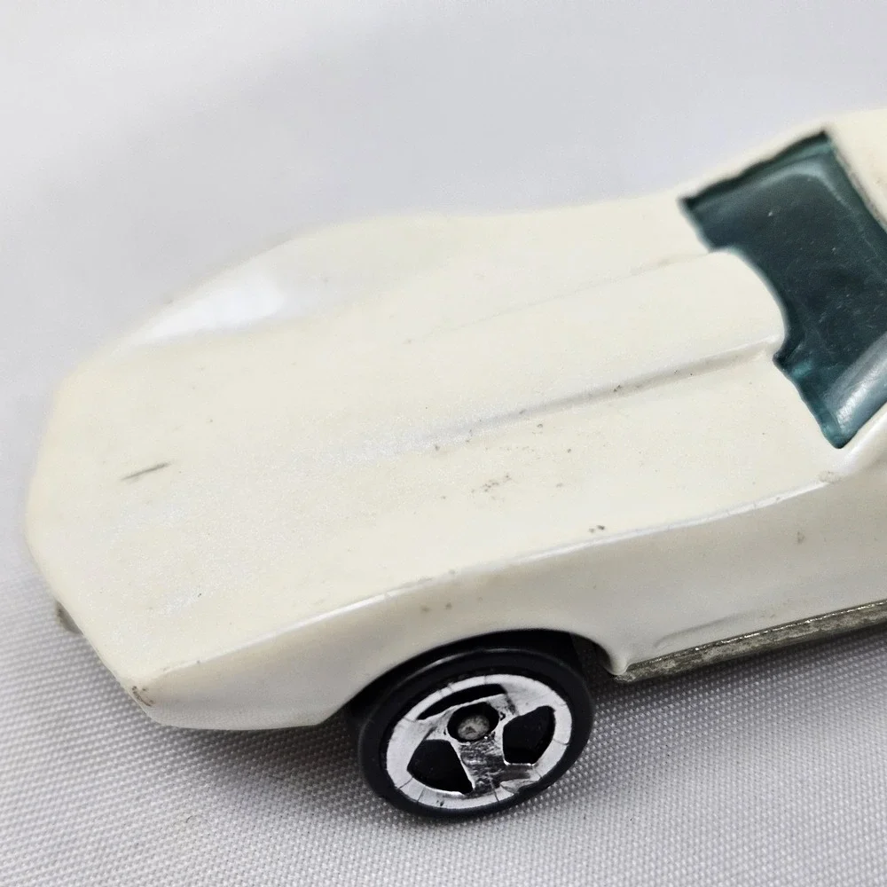 Vintage 1975 Hot Wheels Corvette Stingray Pearl White Malaysia Diecast 1:64